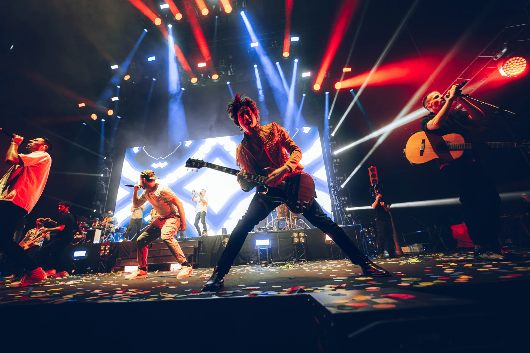 LA PEGATINA — Musicians on stage in red and blue light
